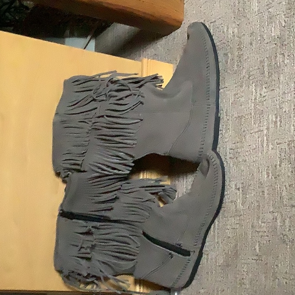 Minnetonka Moccasin Boots. 2 layer fringe, tassels, mid calf, taupe, size9